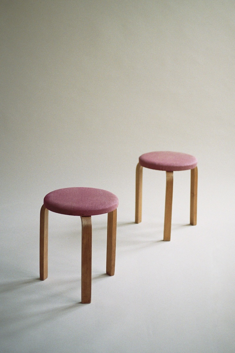 stool 60, Alvar Aalto - upholstered in pink paper string