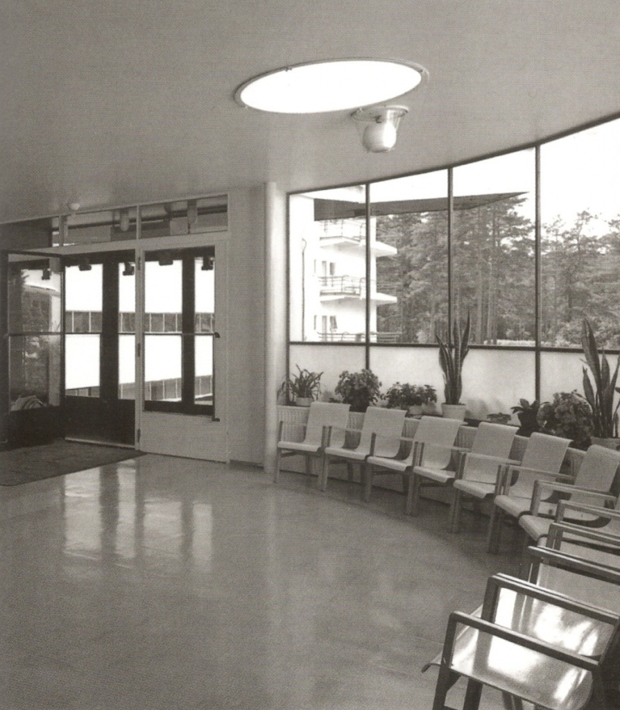 Hallway chair 51 in the Paimio Sanitorium foyer