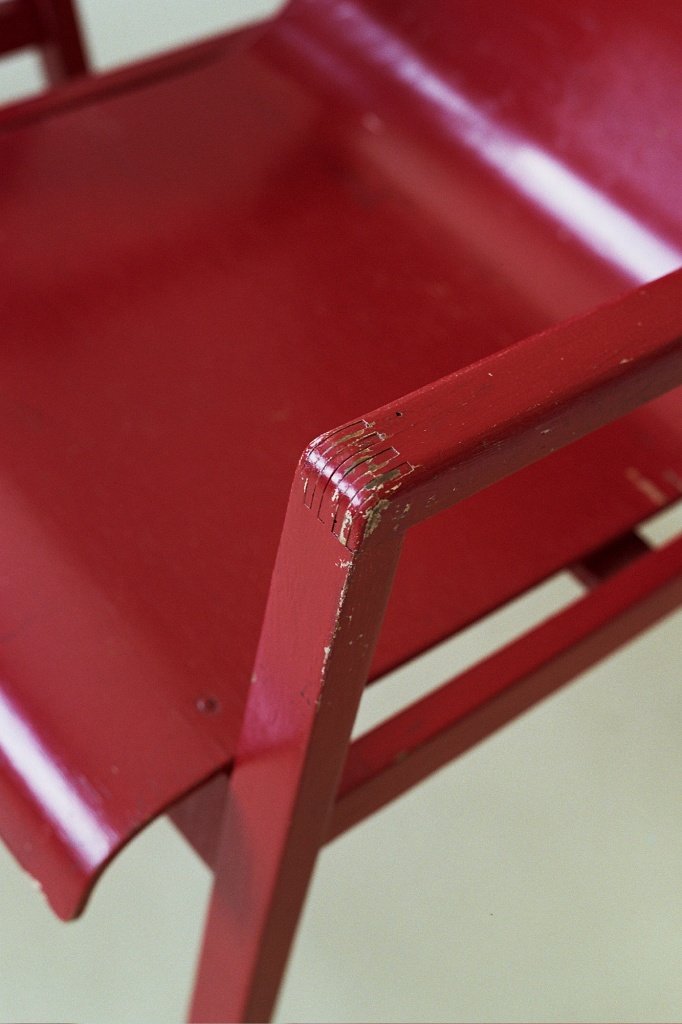 Red painted Hallway chair 51 - Alvar Aalto finger joint