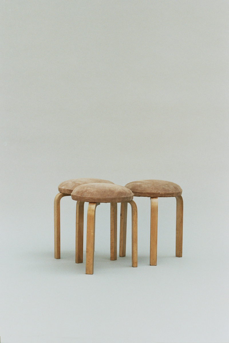 Alvar Aalto stool 60, upholstered in camel colour suede